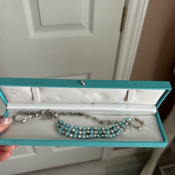 4/$100 Vintage 1960 choker blue flower necklace 16 inches 🌺 - Picture 7 of 8